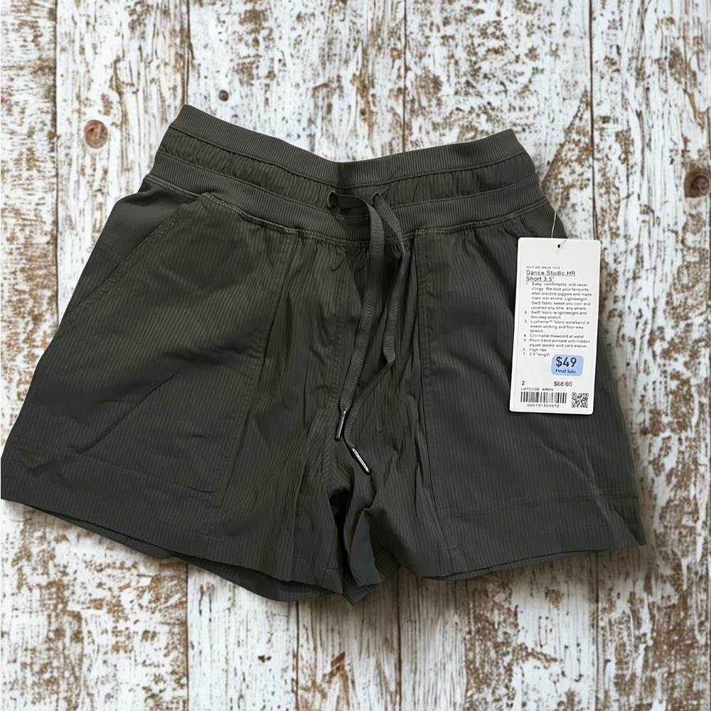 Lululemon Dance Studio HR short 3.5" size 2 NWT